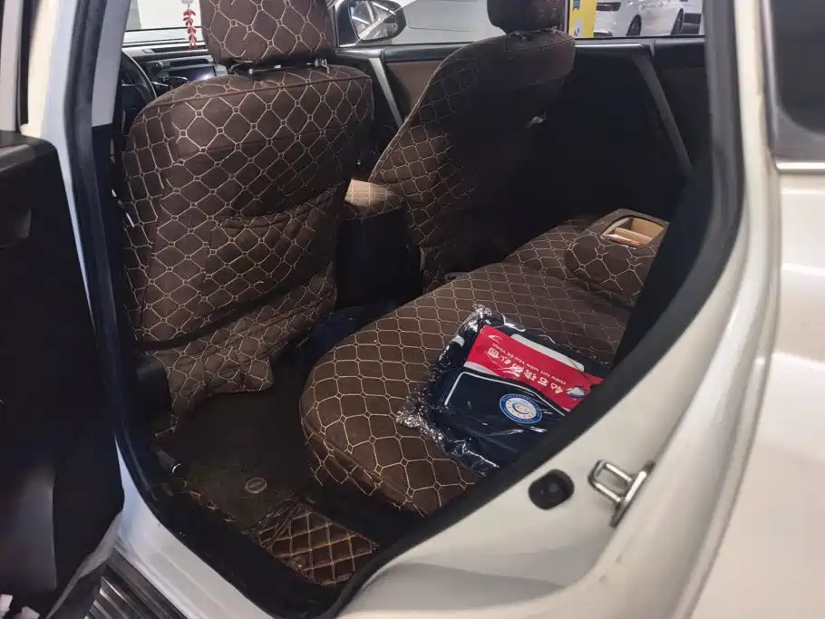 Toyota RAV4 — миниатюра 11