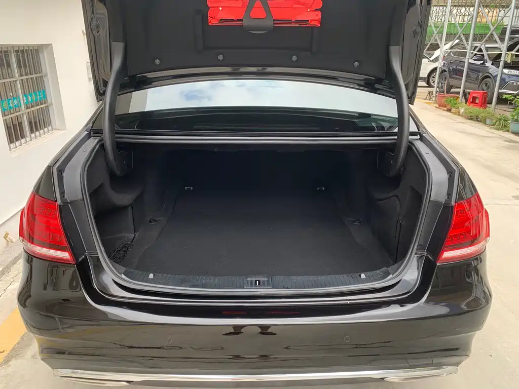 Mercedes-Benz E-Class — миниатюра 15