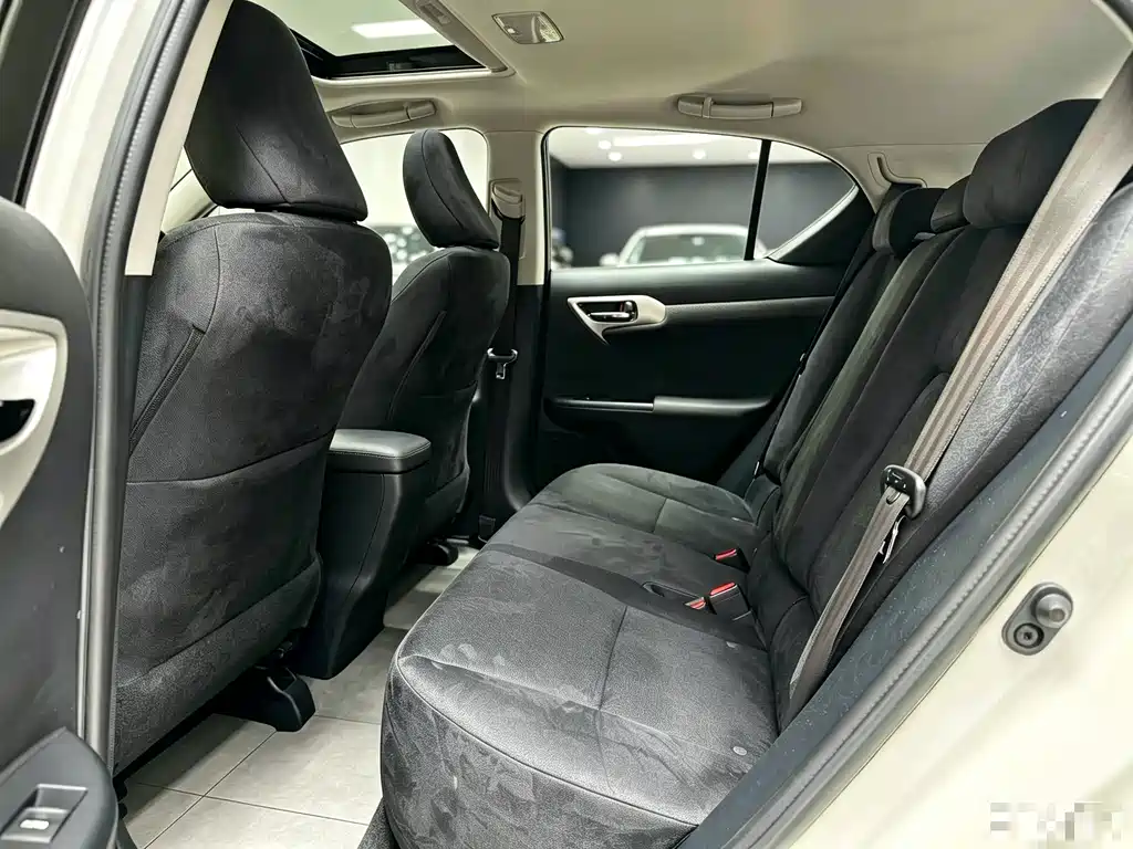 Lexus CT — миниатюра 9