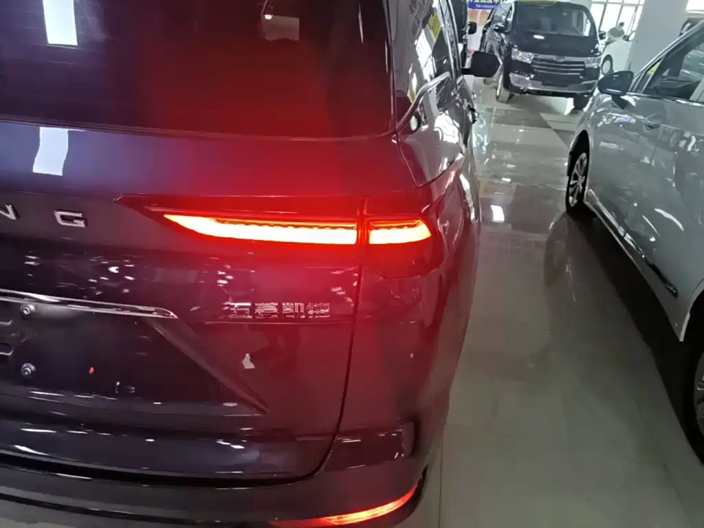 Wuling Victory — миниатюра 8