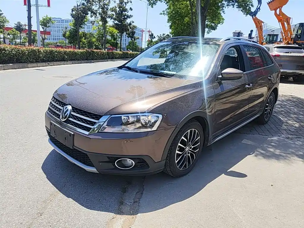 Купить Volkswagen Cross Lavida