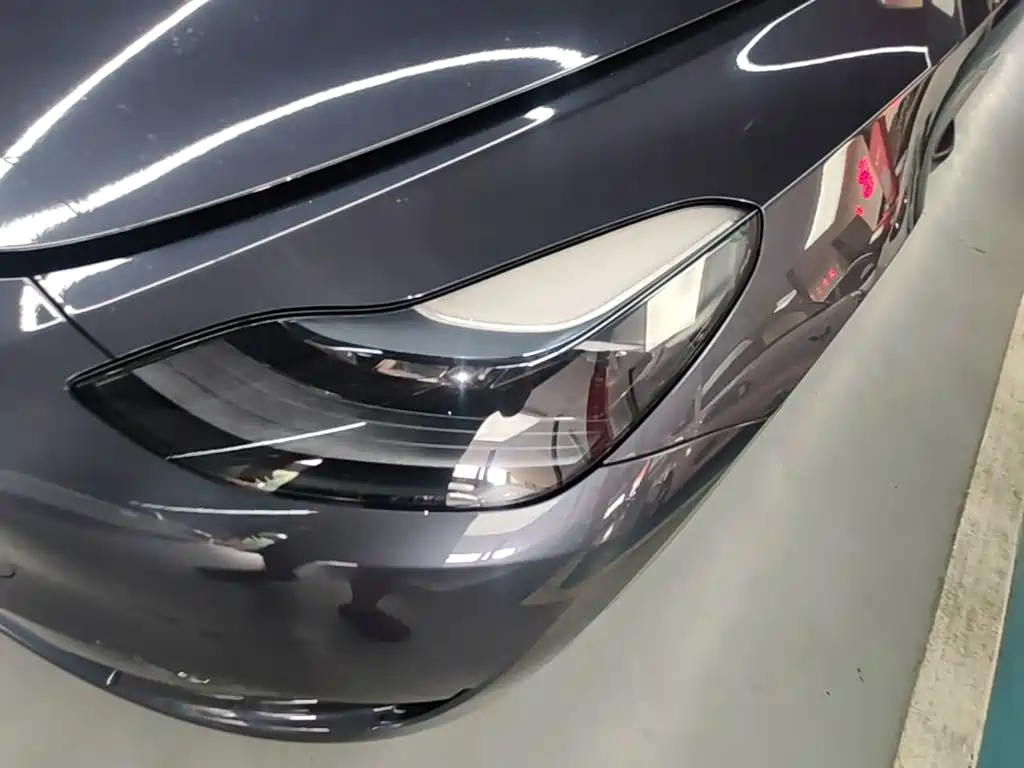 Tesla Model Y — миниатюра 24