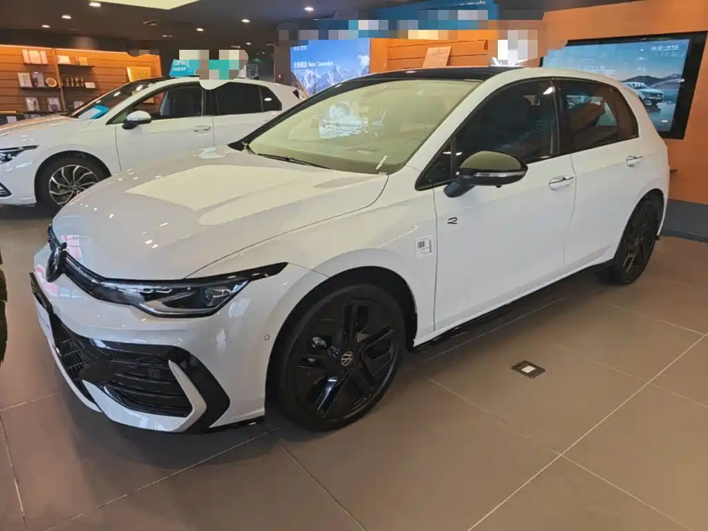 Volkswagen Golf 2025 300TSI R-Line