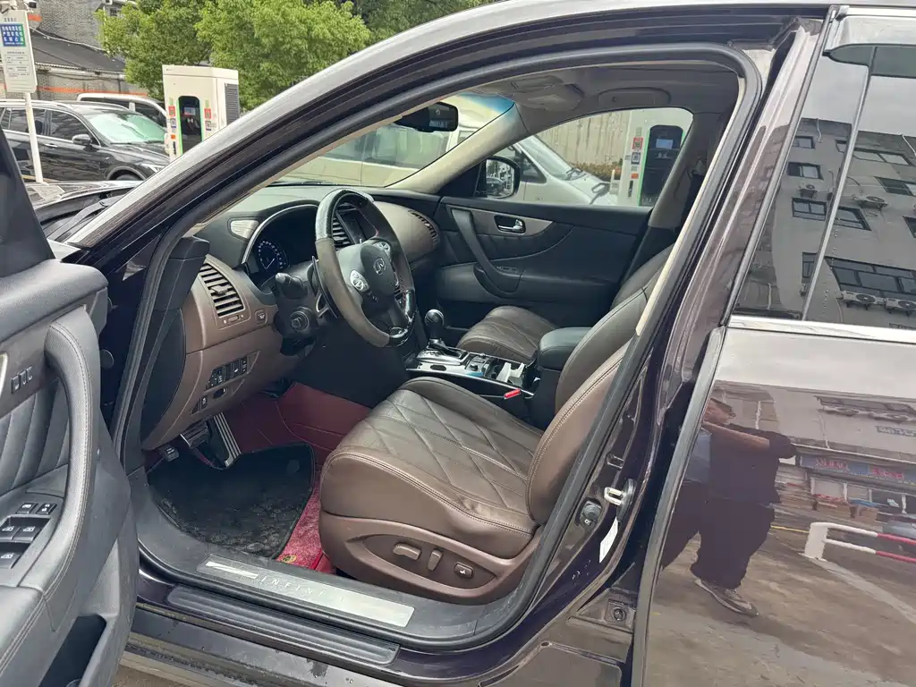 Infiniti QX70 — миниатюра 5