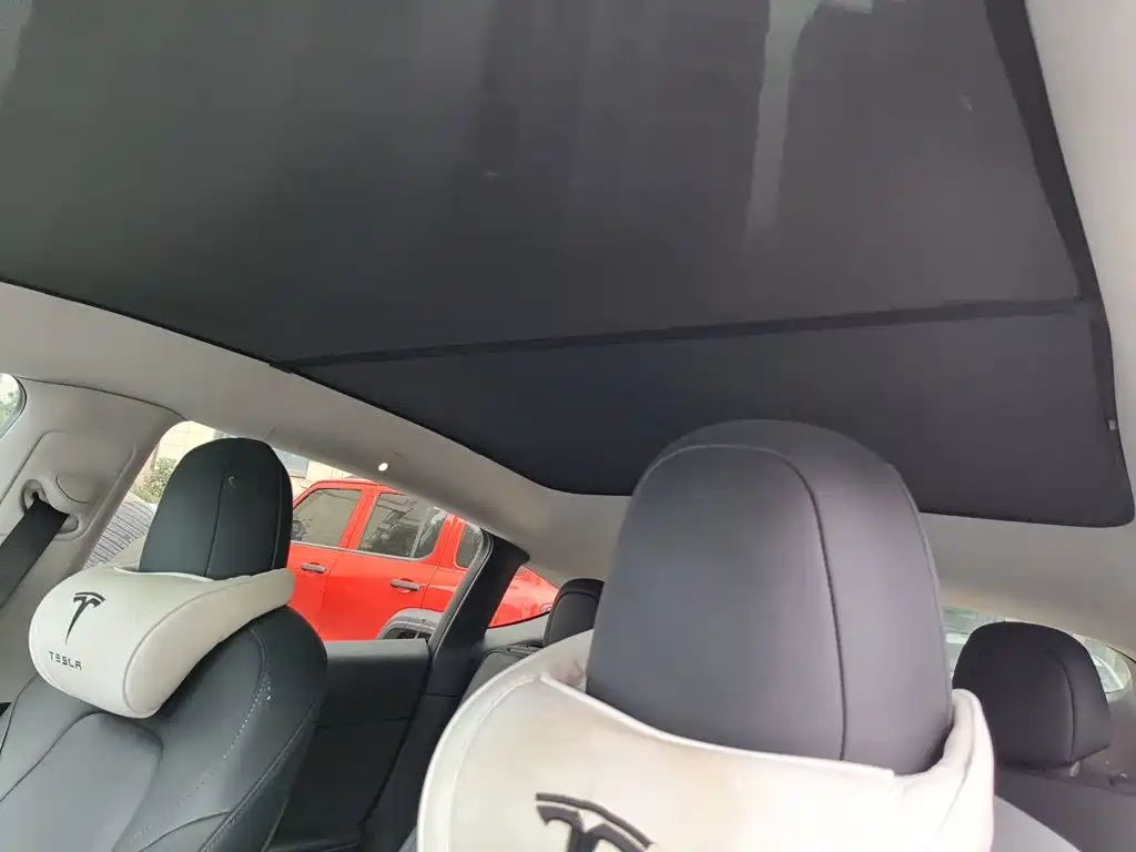 Tesla Model Y — миниатюра 14