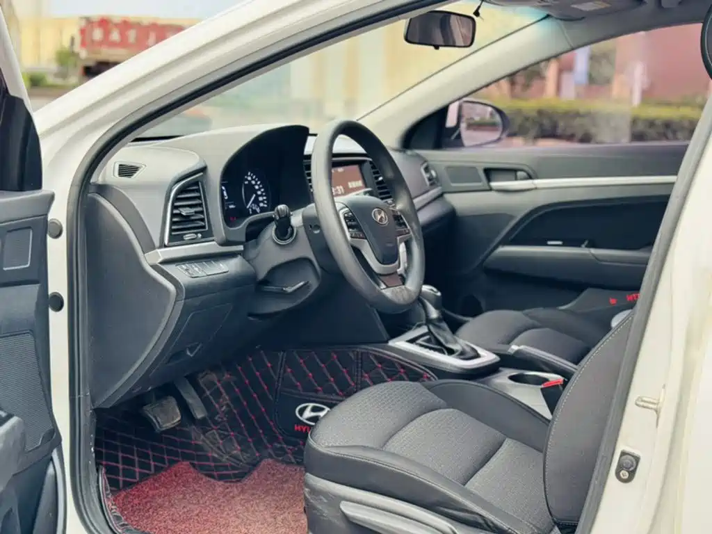Hyundai Elantra — миниатюра 13