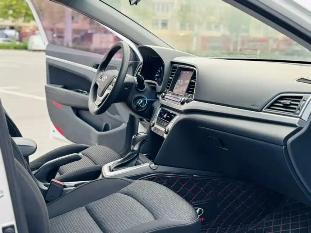 Hyundai Elantra — миниатюра 12