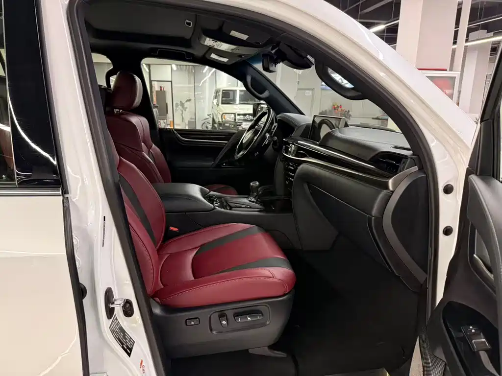 Lexus LX 2019 570
