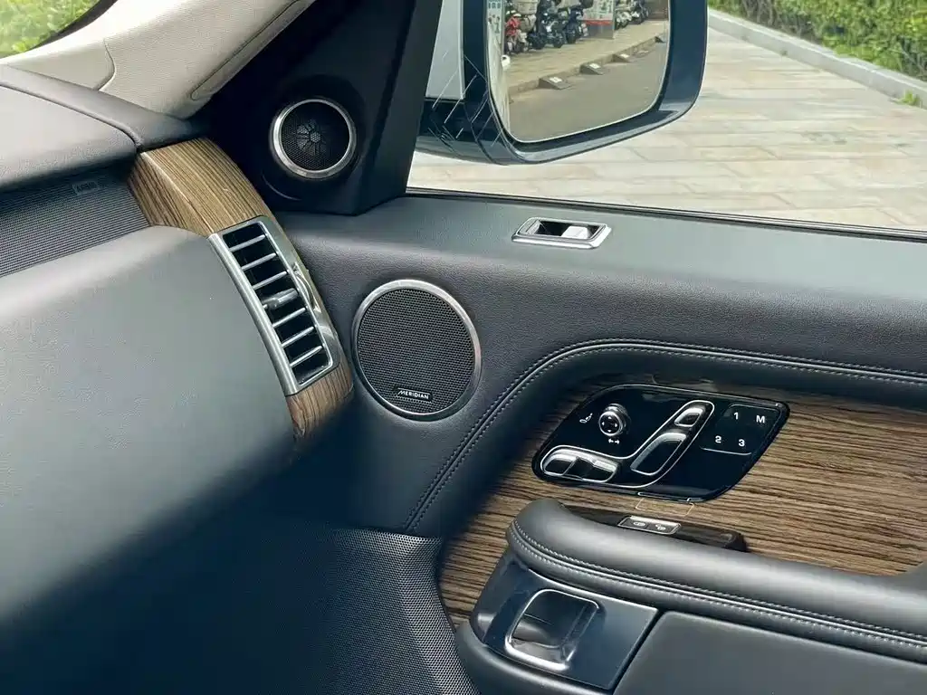 Land Rover Range Rover — миниатюра 13