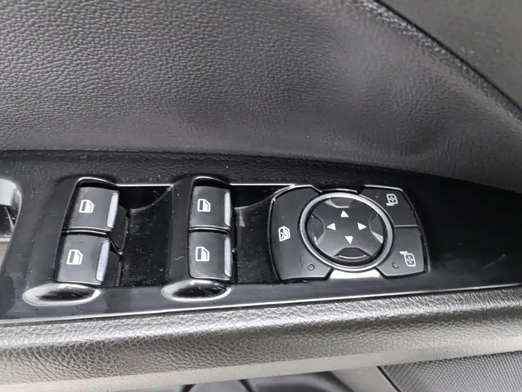 Ford Mondeo — миниатюра 9