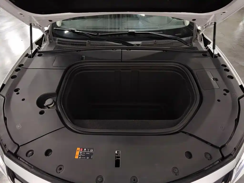 Roewe MARVEL X — миниатюра 6