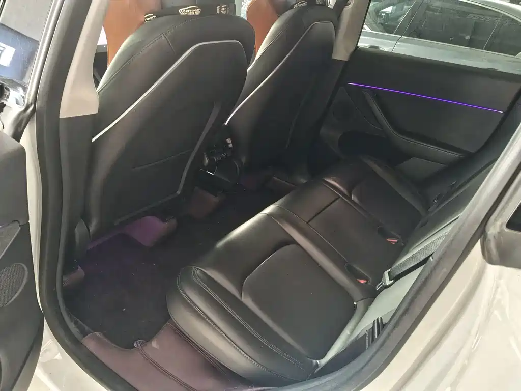 Tesla Model Y — миниатюра 9