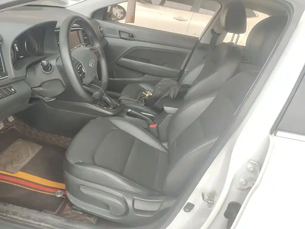 Hyundai Elantra — миниатюра 15