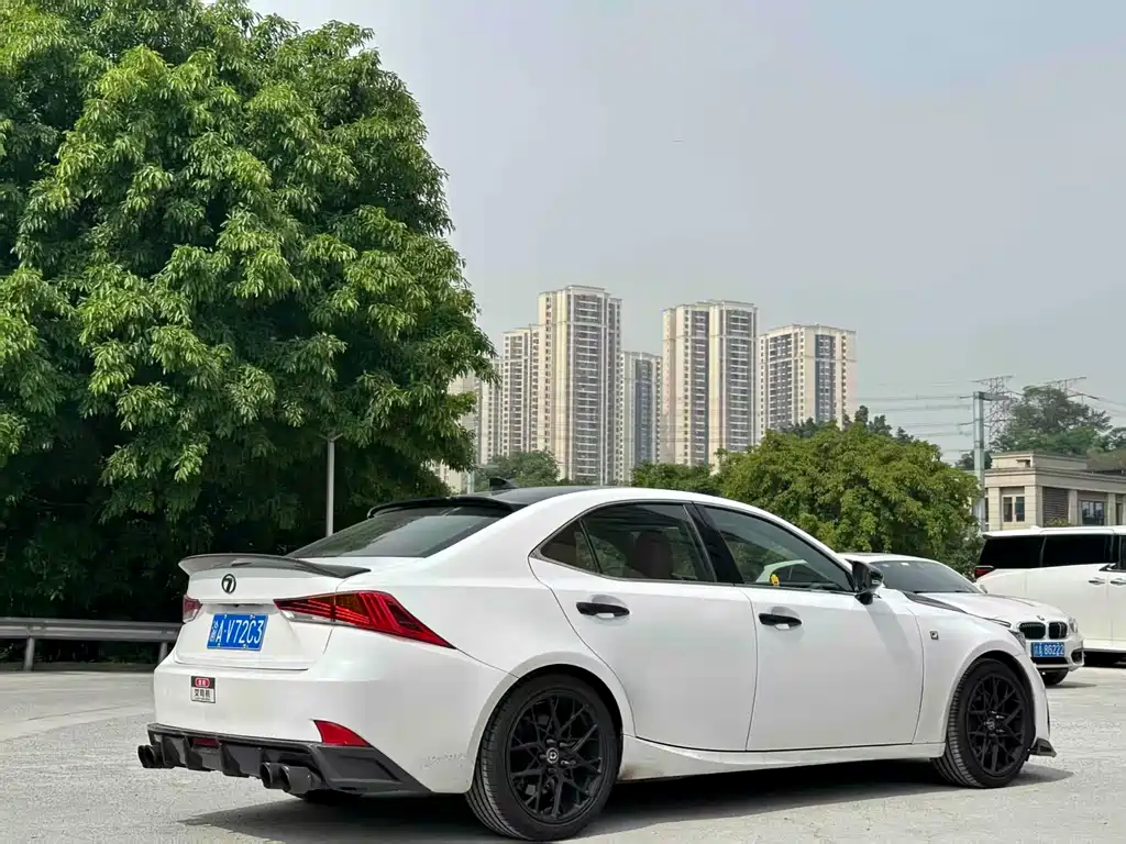 Lexus IS 2017 300 F SPORT