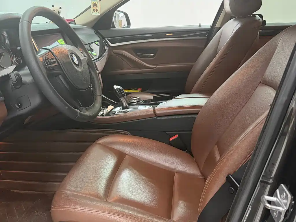 BMW 5 Series — миниатюра 7