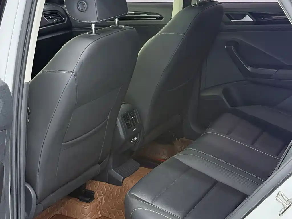 Volkswagen T-Roc 2022 280TSI DSG PLUS