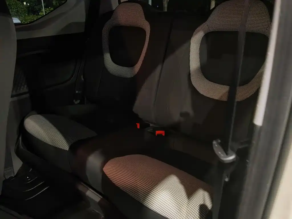 Wuling MINIEV — миниатюра 11