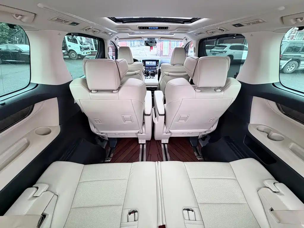 Toyota Vellfire — миниатюра 5