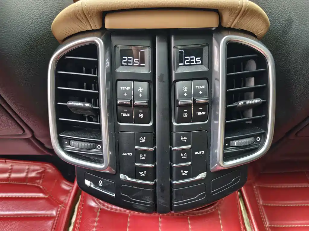 Porsche Cayenne — миниатюра 20