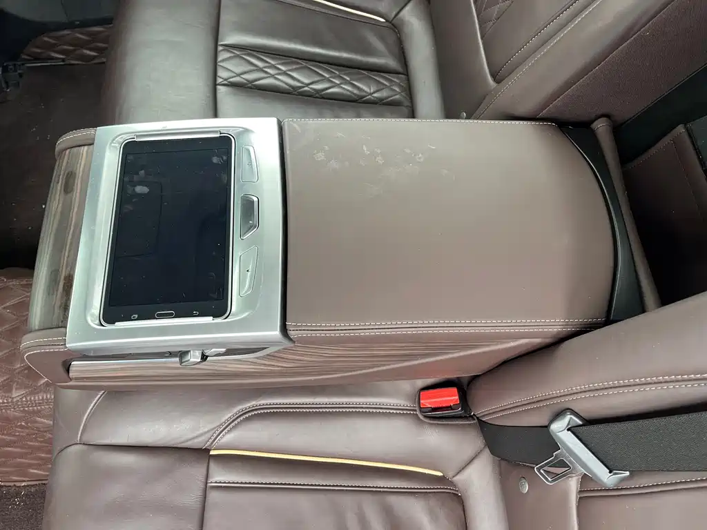 BMW 5 Series — миниатюра 9