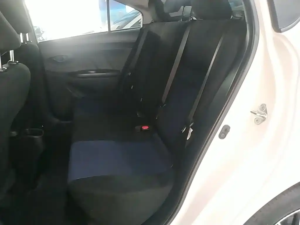 Toyota Yaris L — миниатюра 17