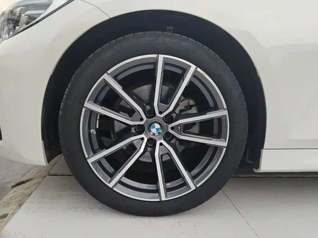 BMW 3 Series — миниатюра 23