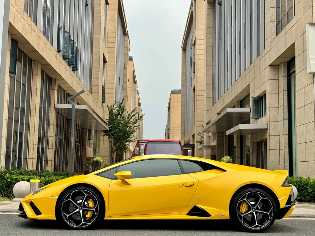 LAMBORGHINI HURACÁN