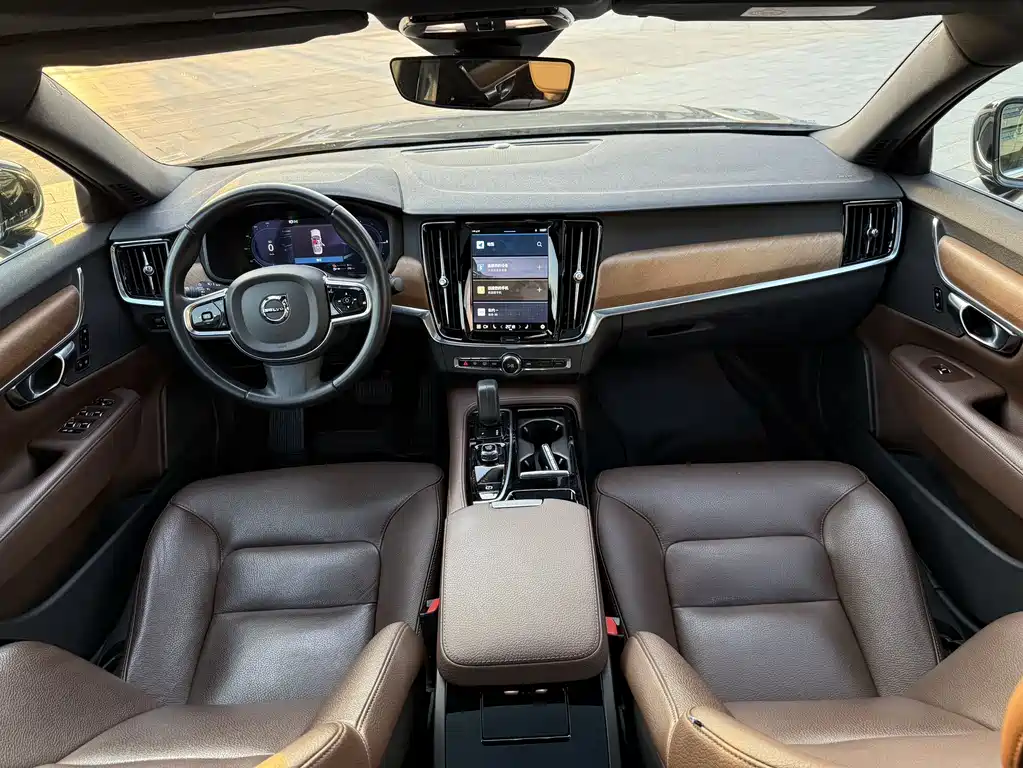 Volvo S90 2022 T8 E Luxury