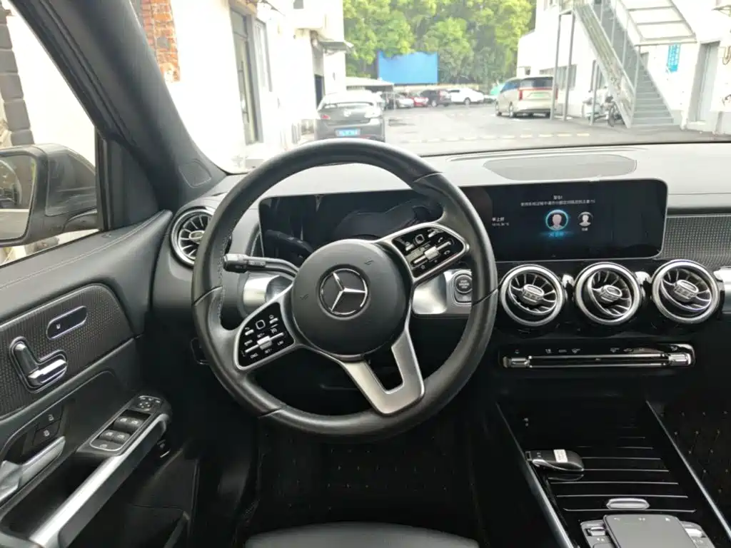 Mercedes-Benz GLB — миниатюра 11