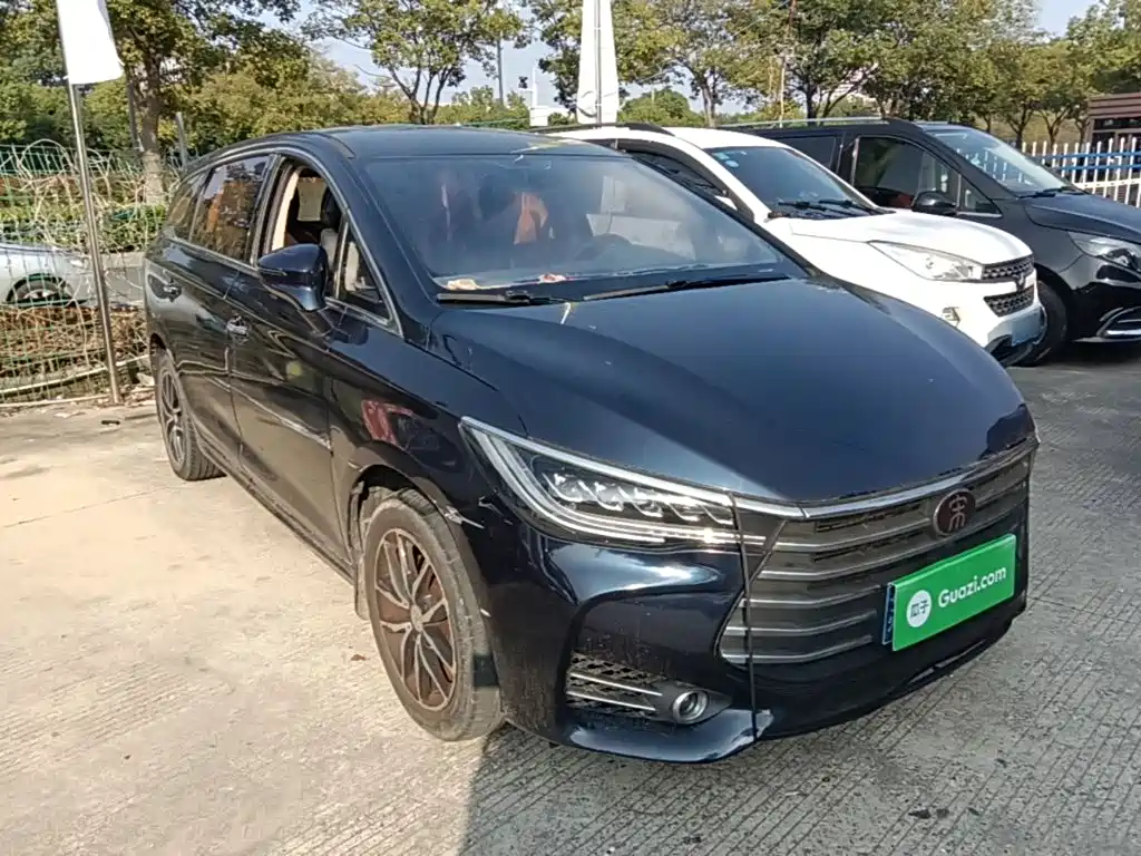 BYD MAX — миниатюра 4