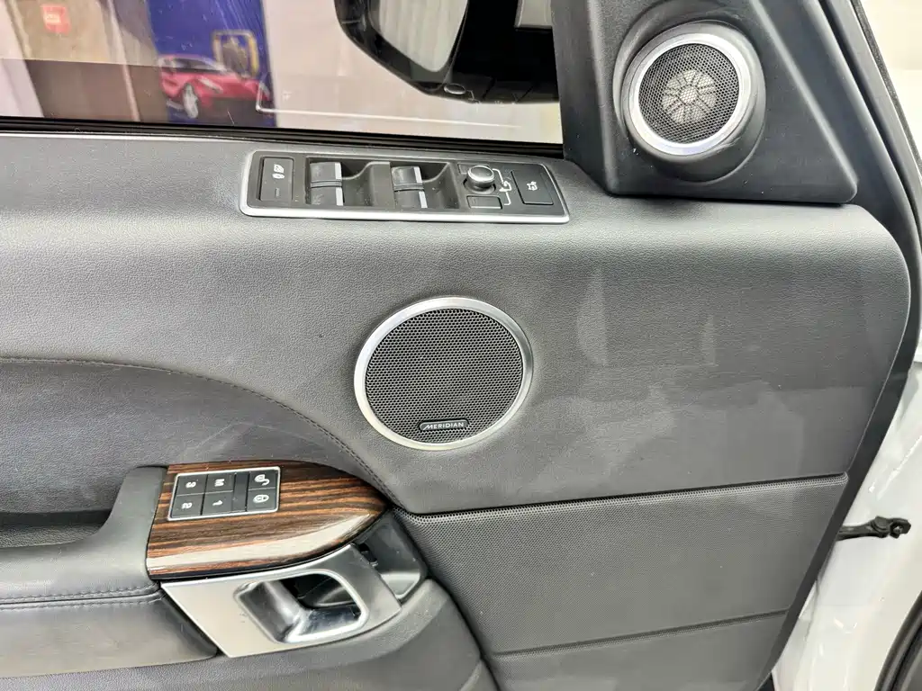 Land Rover Range Rover — миниатюра 16