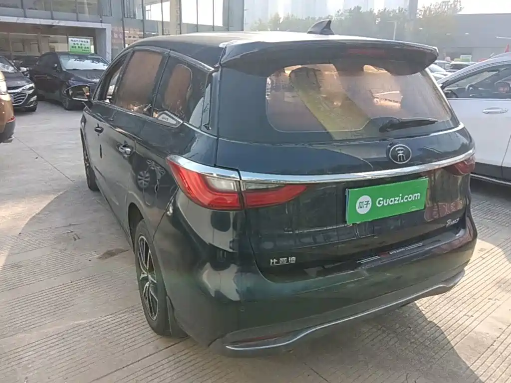BYD MAX — миниатюра 5