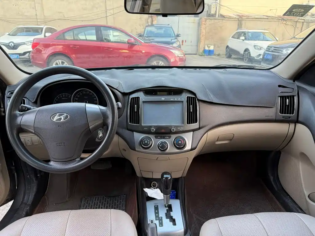 Hyundai Elantra — миниатюра 8