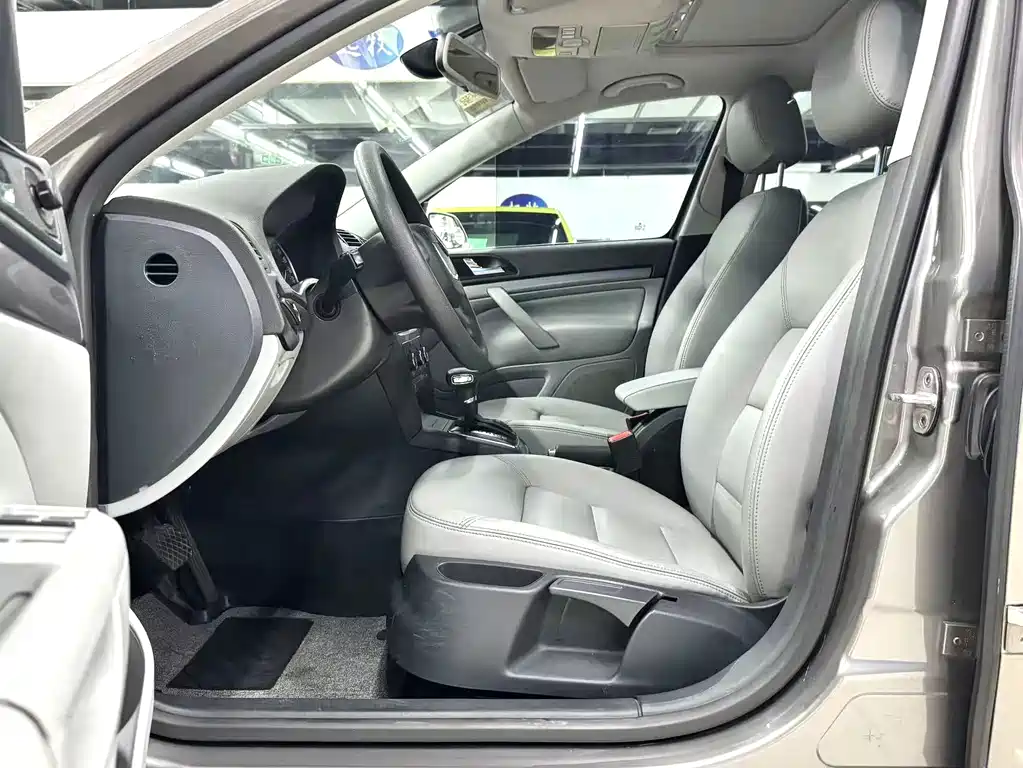 Skoda Octavia 1.6L Auto Comfort Supreme Edition, фото 8