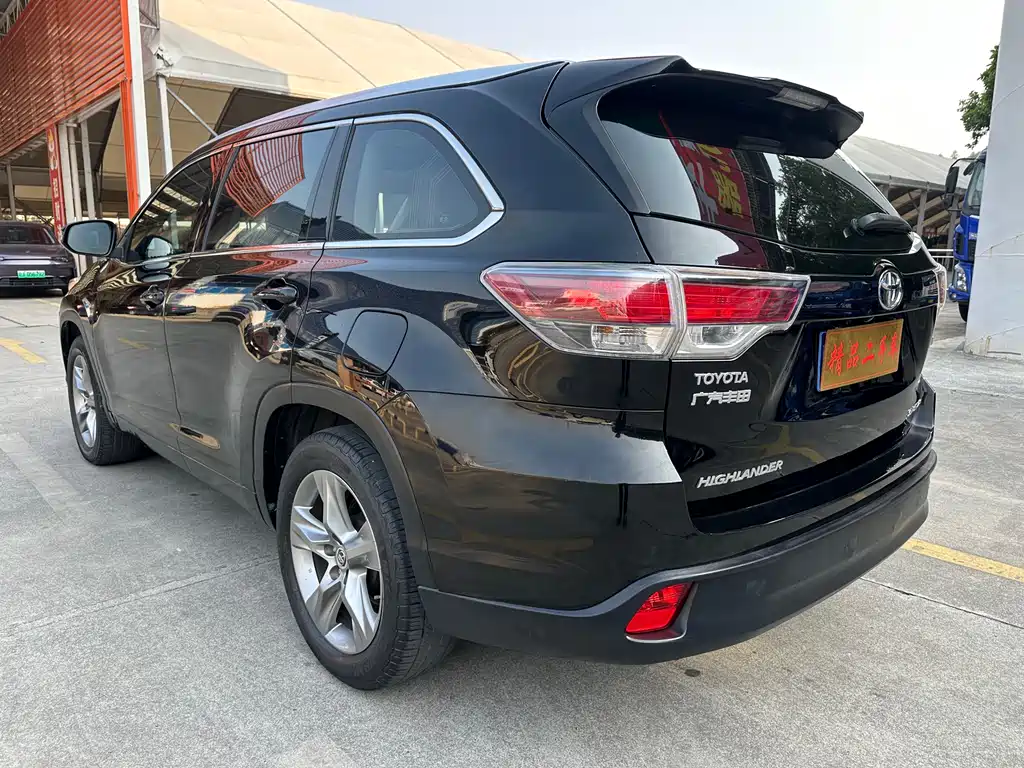 TOYOTA HIGHLANDER