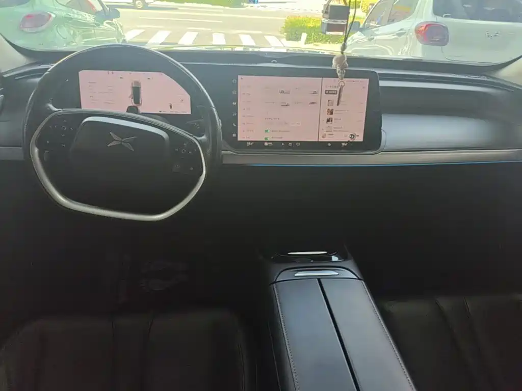 XPeng P7 — миниатюра 10