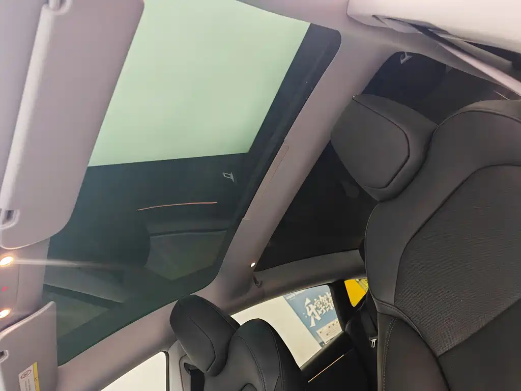 Tesla Model 3 — миниатюра 18