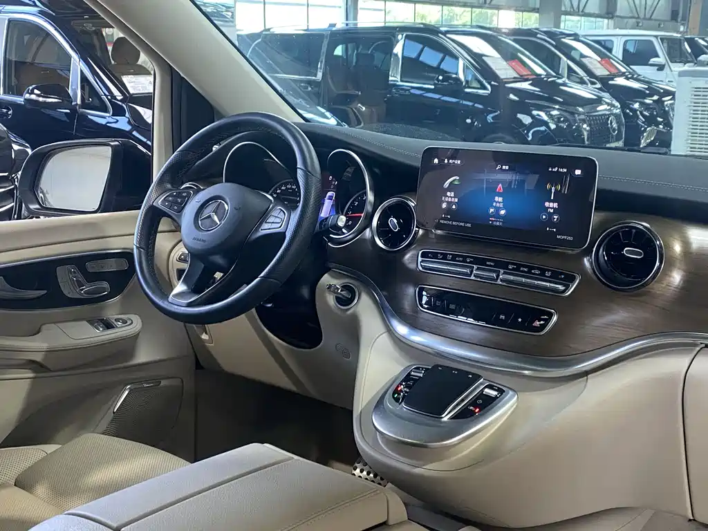 Mercedes-Benz V-Class V 2022 V 260 L Luxury