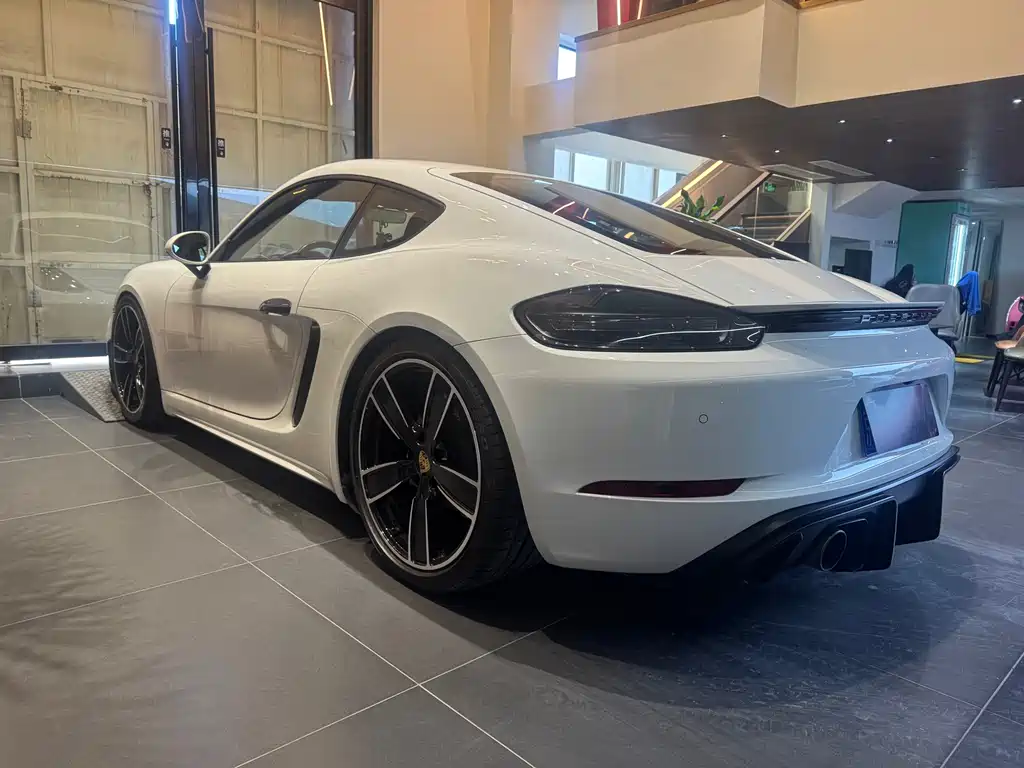 PORSCHE 718