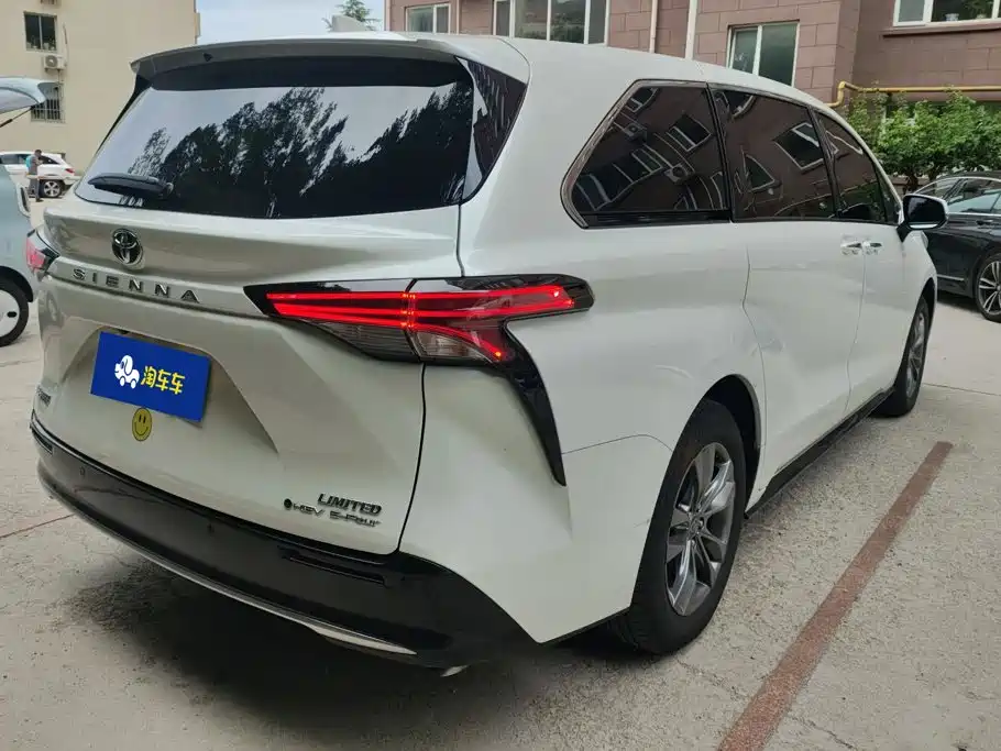 Toyota Sienna — миниатюра 3