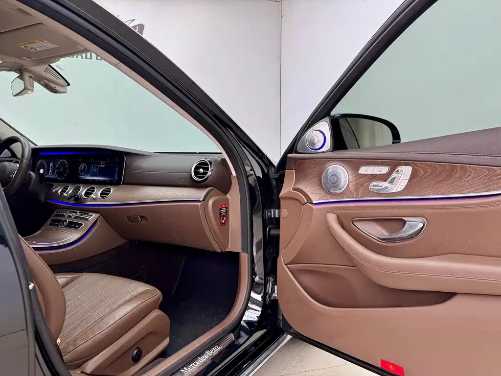 Mercedes-Benz E-Class — миниатюра 16