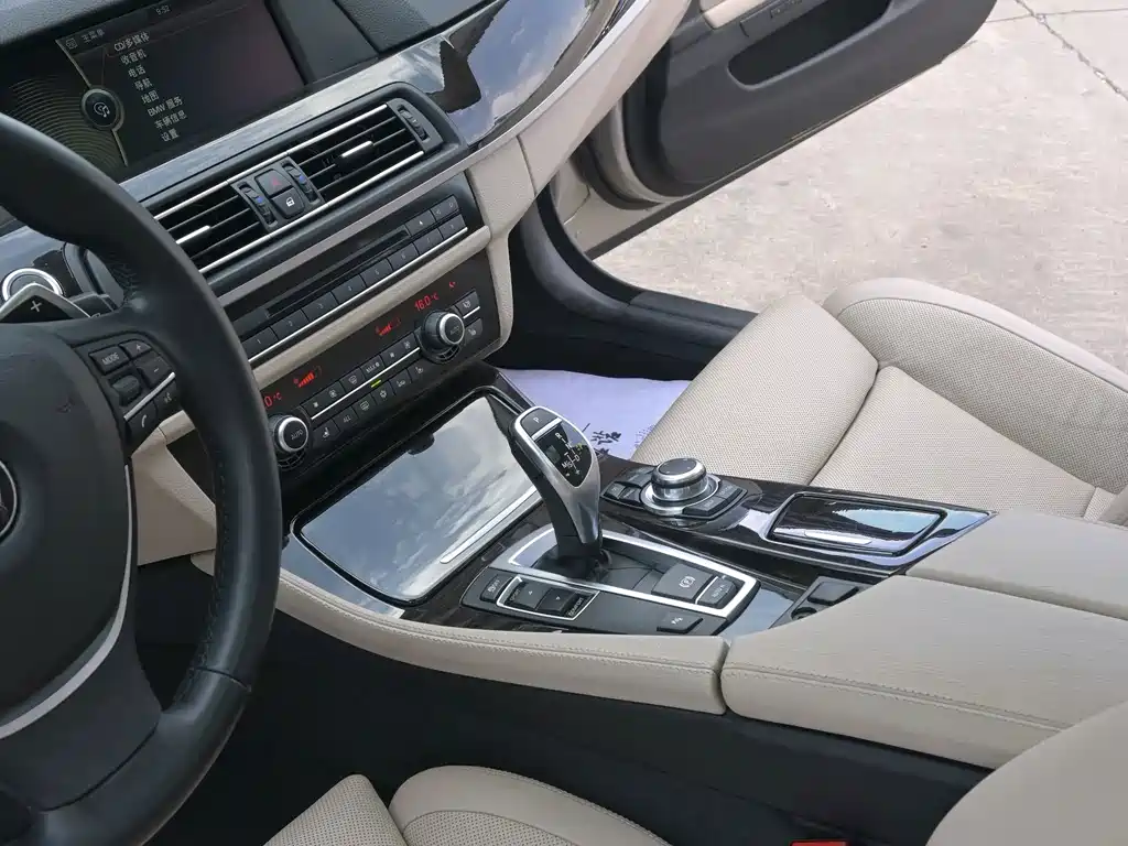 BMW 5 Series — миниатюра 16