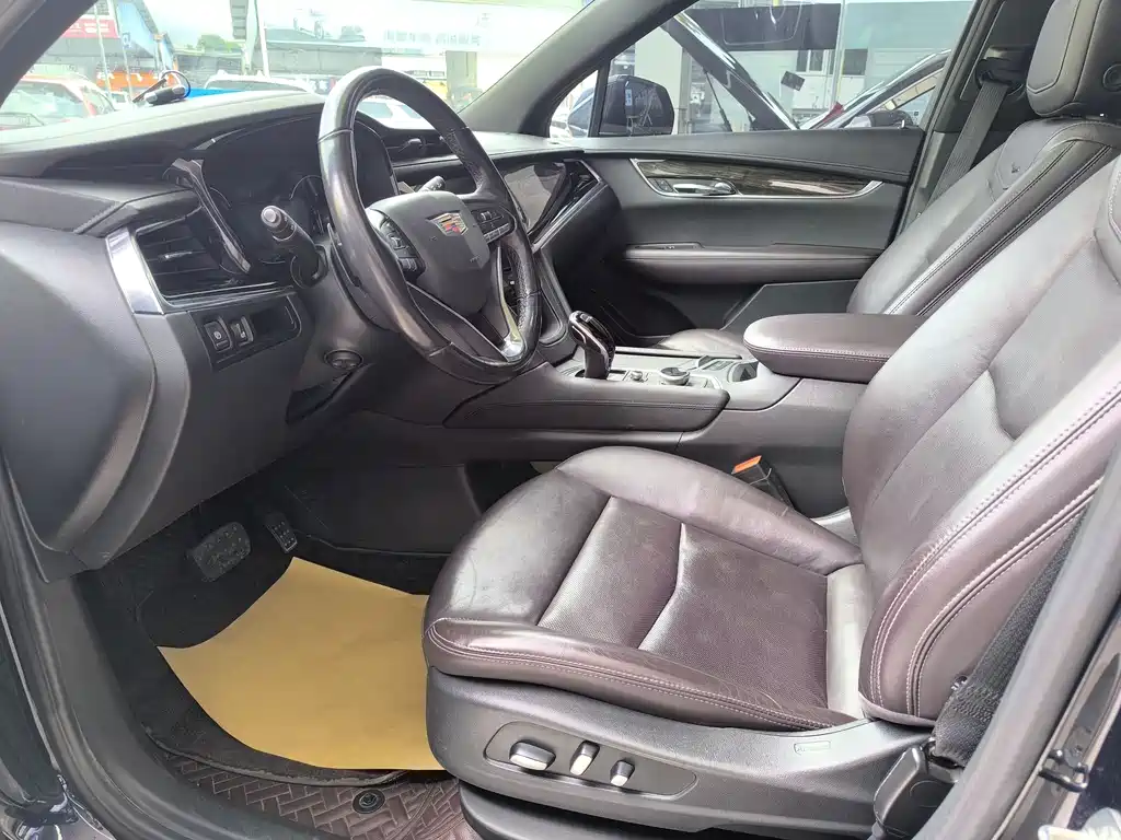 Cadillac XT6 2021 2.0T мест Luxury