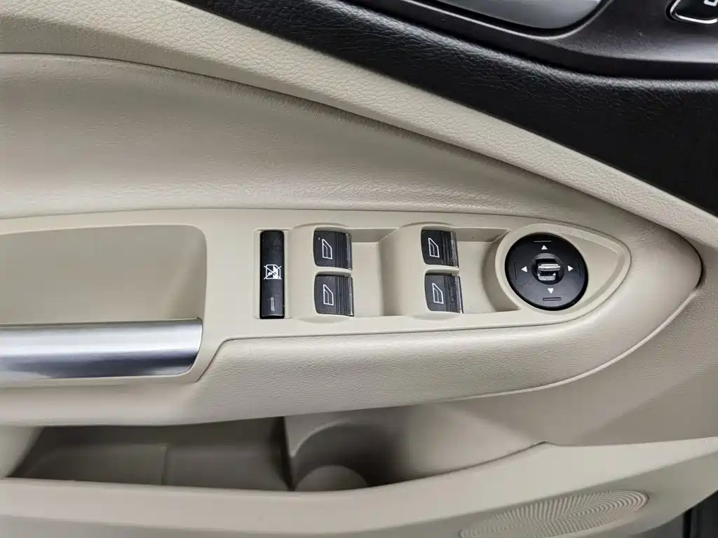 Ford Kuga — миниатюра 9