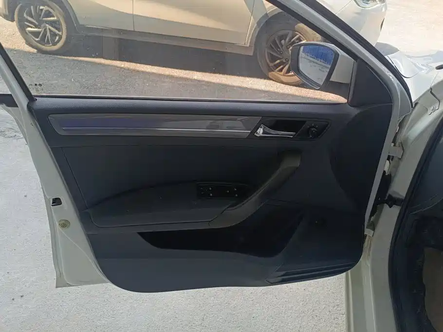 Volkswagen Santana — миниатюра 7