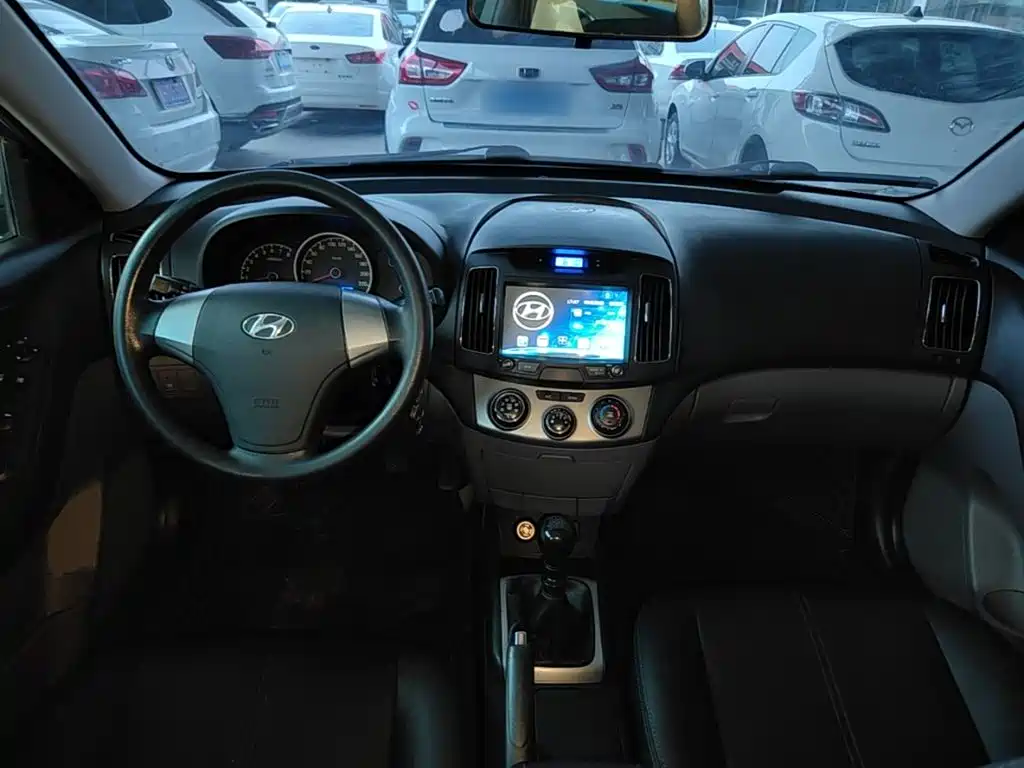 Hyundai Elantra — миниатюра 10