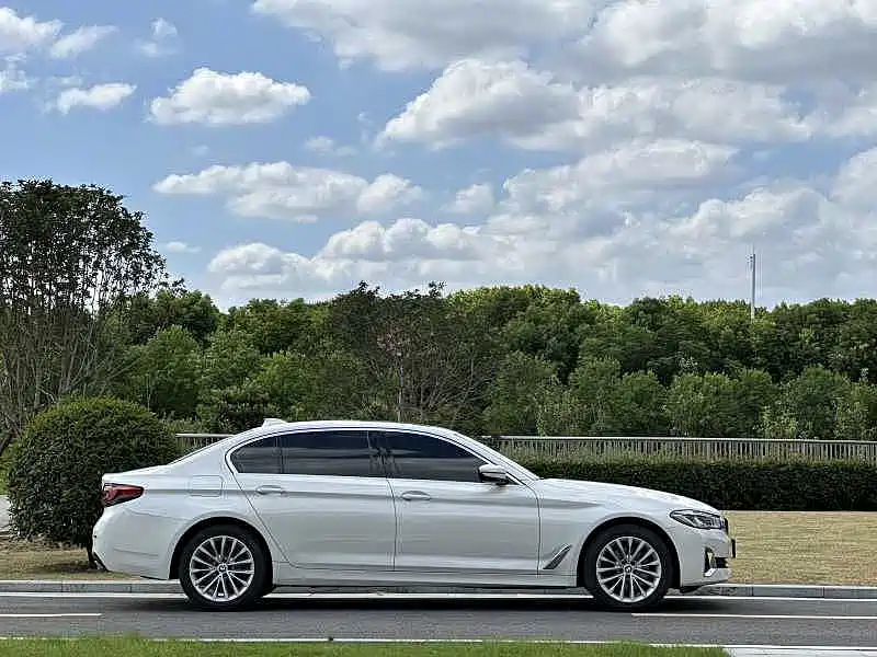 BMW 5 Series — миниатюра 4