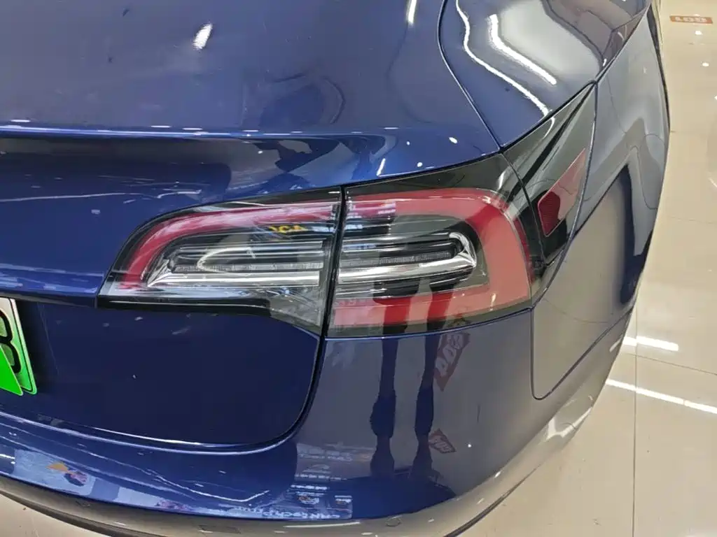 Tesla Model 3 — миниатюра 8