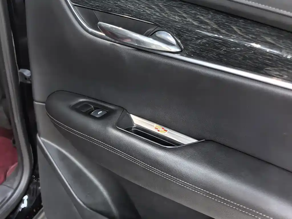 Cadillac XT5 — миниатюра 9