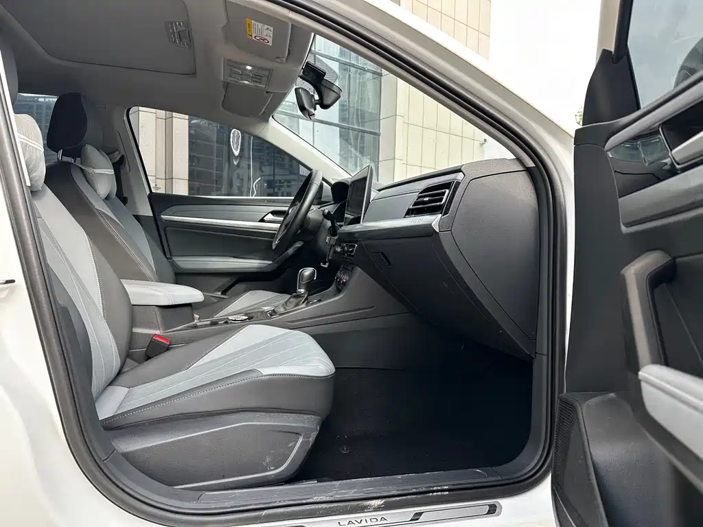 Volkswagen Lavida — миниатюра 4